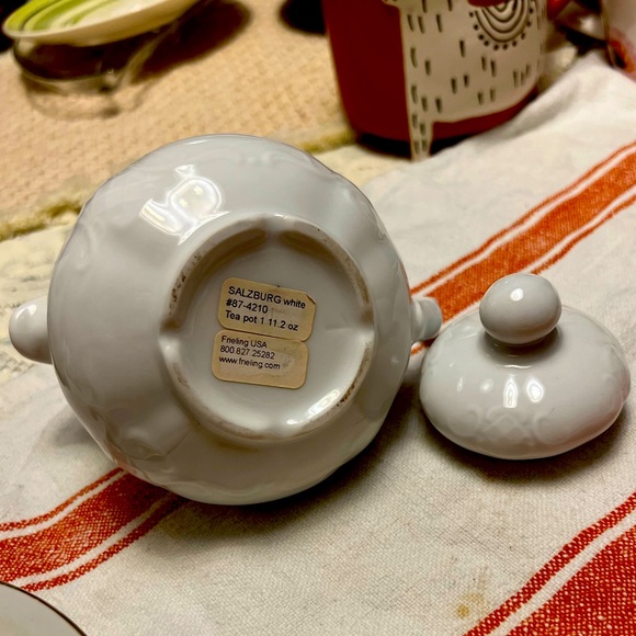 SELTMANN WEIDEN BAVARIA GERMANY WHITE EMBOSSED TEAPOT COFFEEPOT SALZBURG VIENNA - Picture 12 of 16